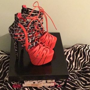 💰💰Eye Candie Platform Heels💰💰